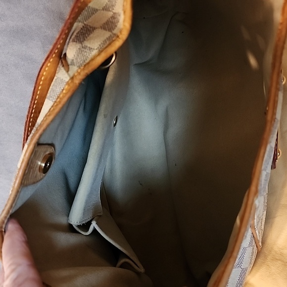 Louis Vuitton Galleria PM - Picture 10 of 16